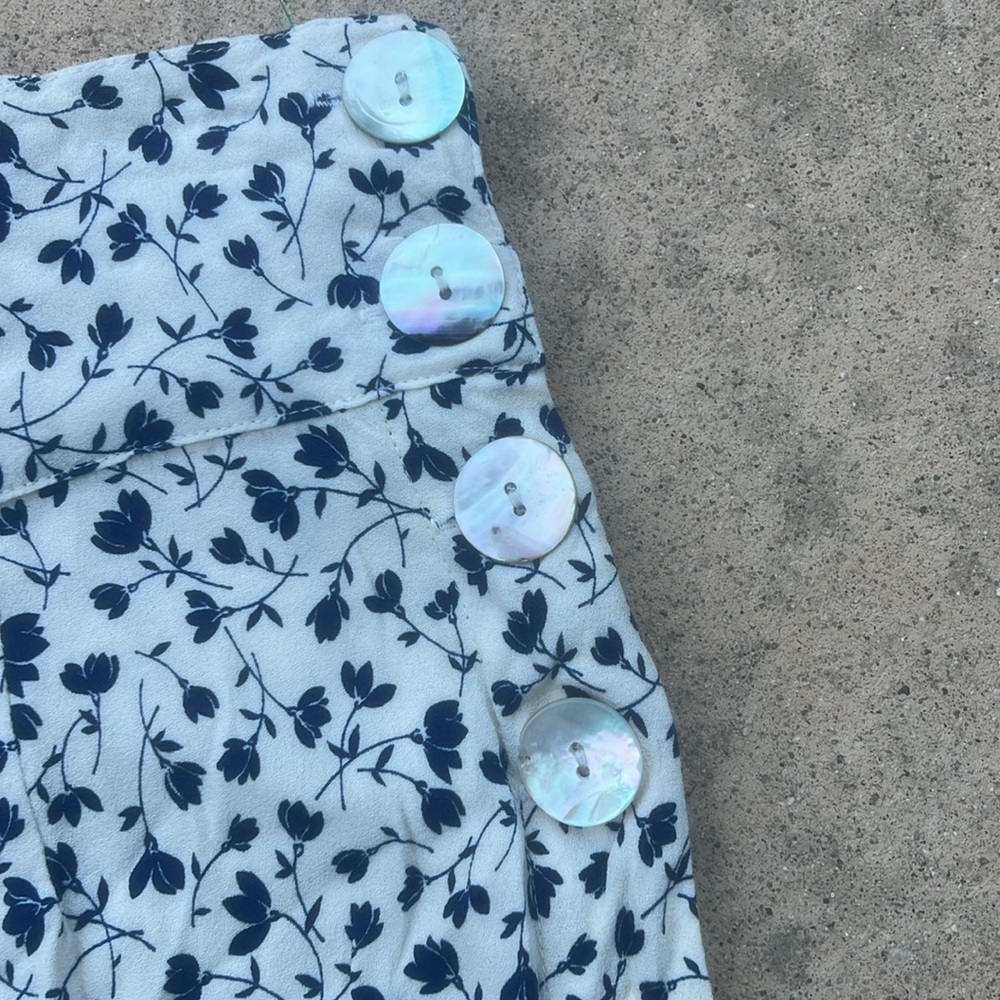 Loco Lindo White Blue Floral Side Button Wide Leg Palazzo Pants Women's Size XL - Picture 3 of 7